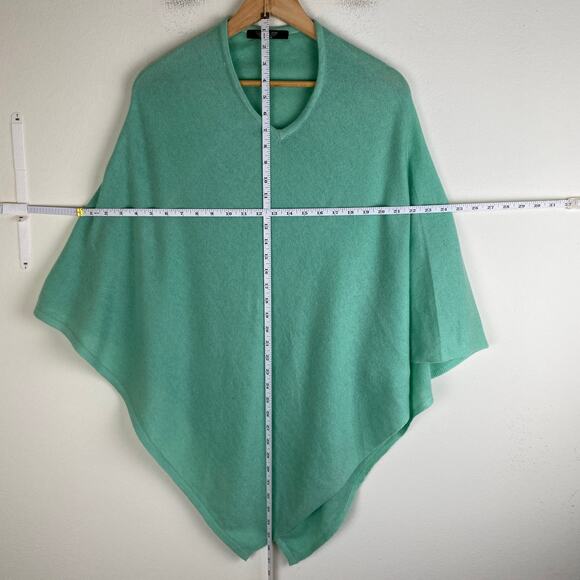 Exclusive Cashmere Mint Green Poncho Topper One Size - Picture 9 of 9